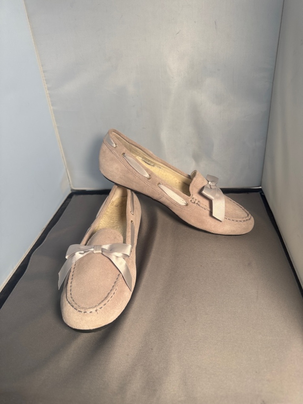 Women's Suede Bow Loafers in Light beige - Picture 2 of 10